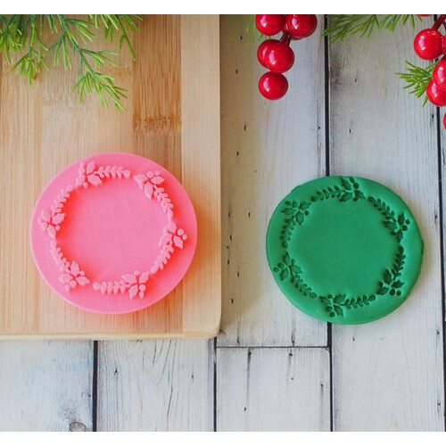 FONDANT STAMP - Wreath with Holly and Branches